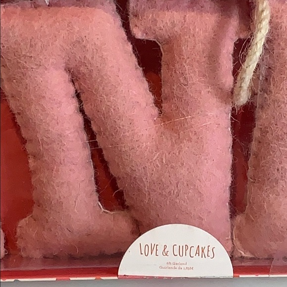 LAST ONE! “Be Mine” Valentine Themed Garland - Picture 4 of 5